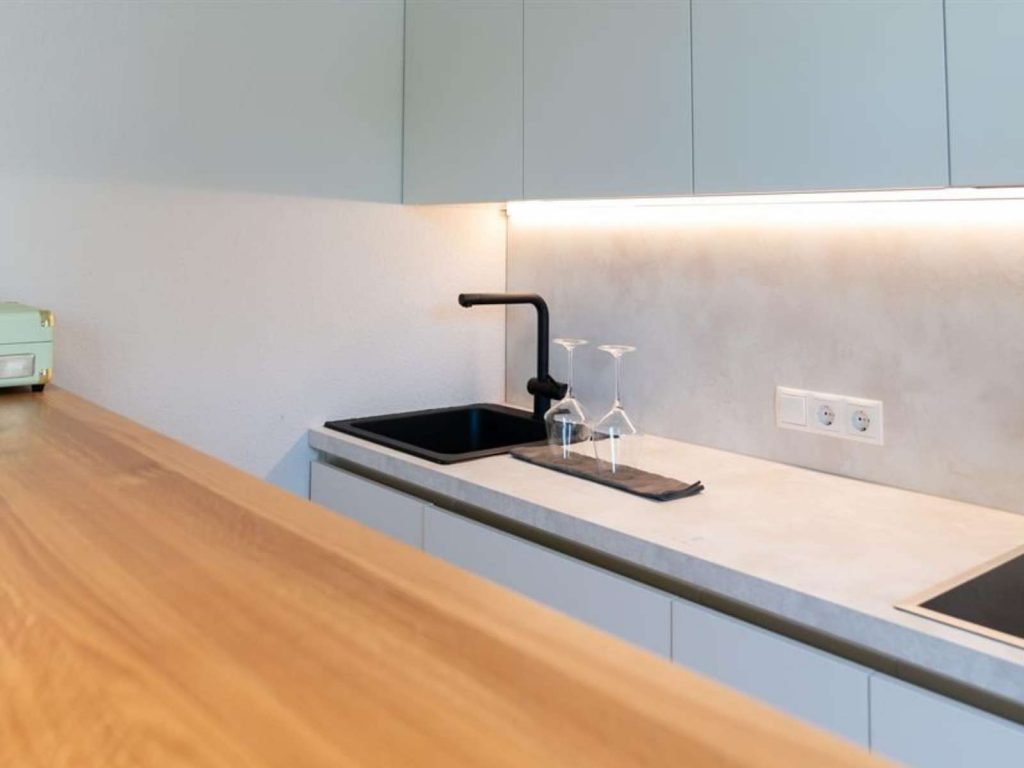 Küchenzeile im Standard Apartment in Hard am Bodensee